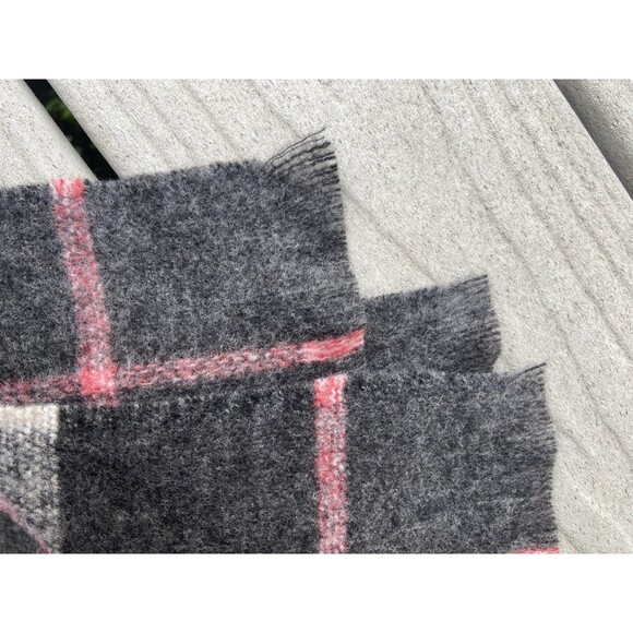 Modena Plaid Blanket Poncho One Size Gray Pink Orange Frayed NWT - Picture 7 of 11